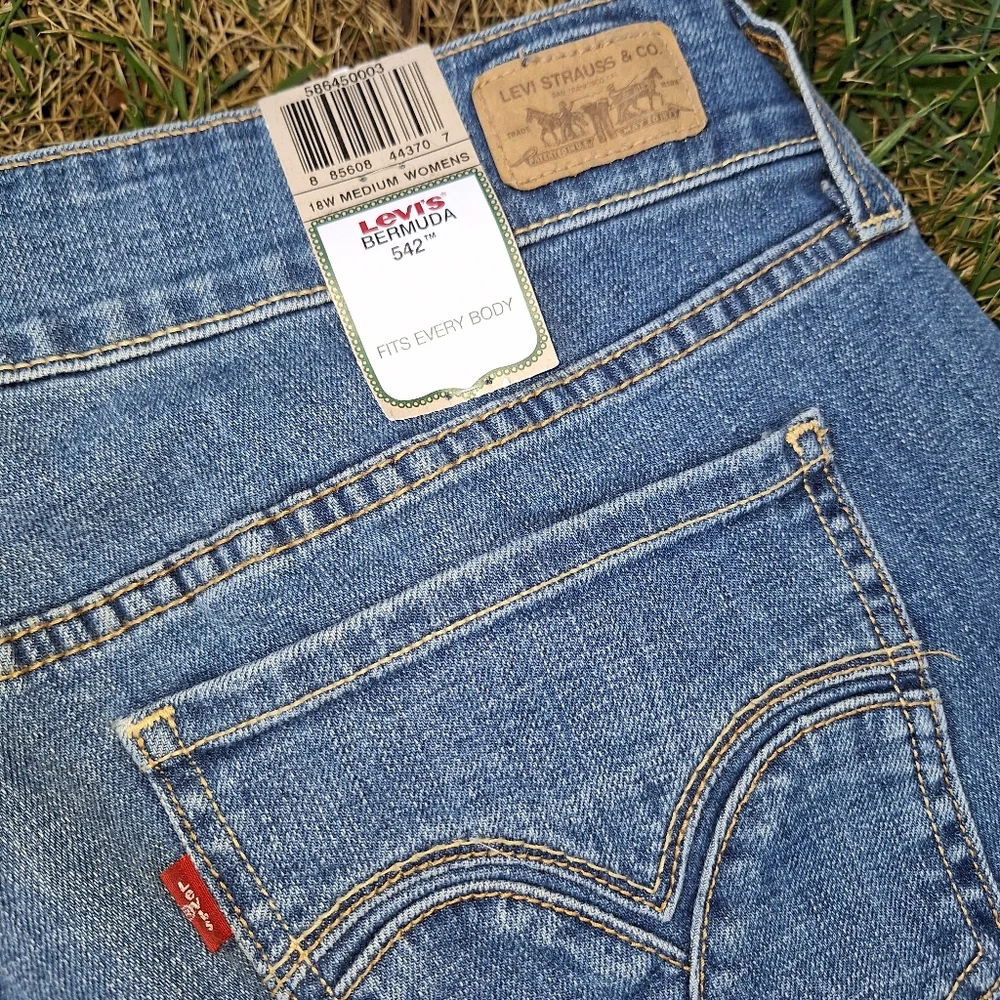 NWT Levi's Bermuda shorts 18W - Picture 2 of 11